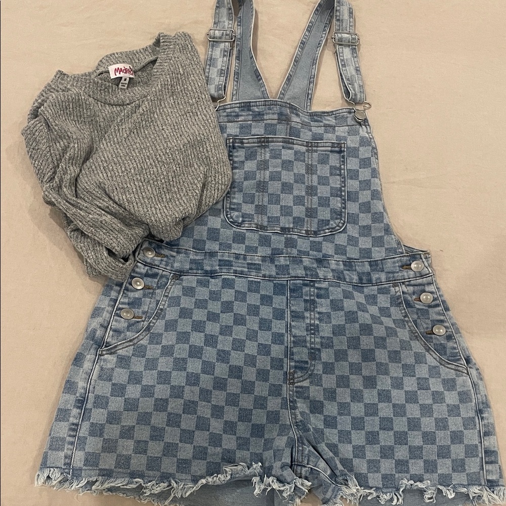 Gray Crew Neck Sweater with Denim short jumper will fit small size too 🦋